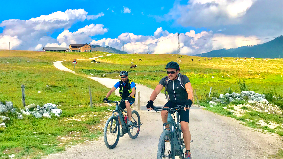 in bicicletta mtb di notte su asiago qualche foto